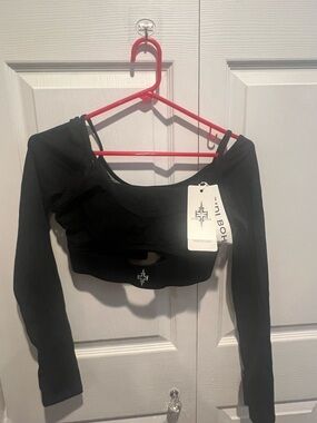 Gigi Pip Black Long-Sleeve Crop Top